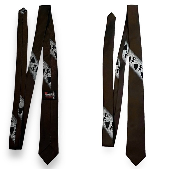 Vintage Wembley Skinny Tie Dacron Polyester Lion Crest Shield  Brown Preppy - Picture 1 of 6